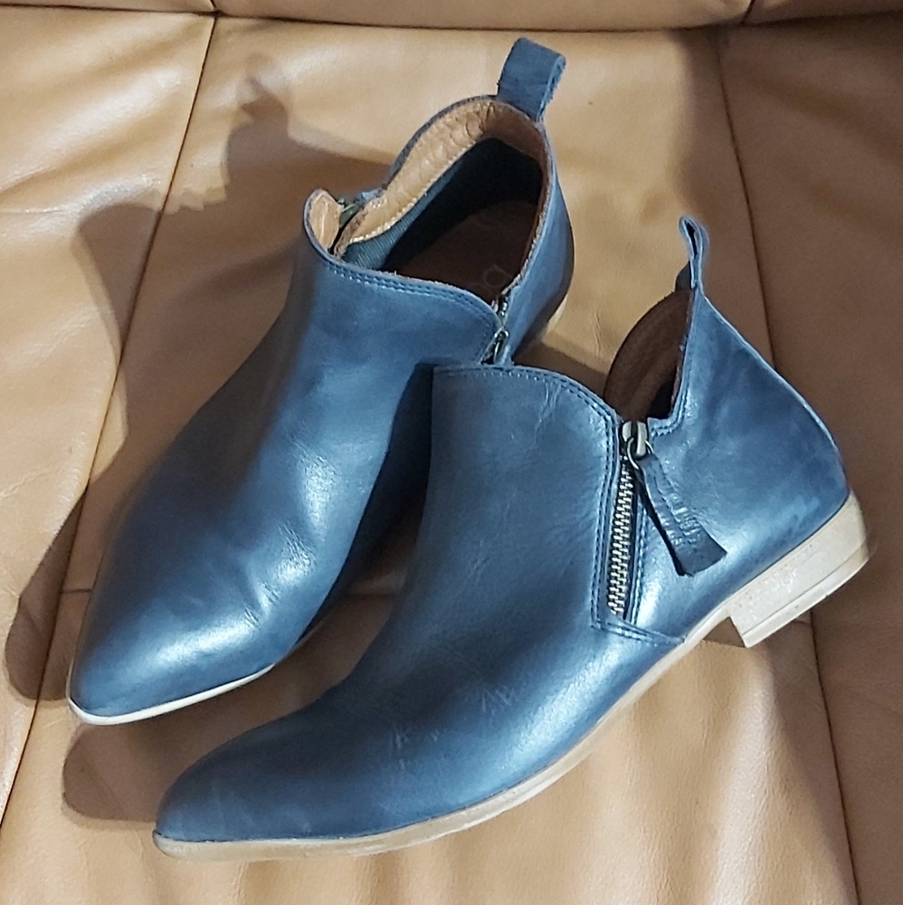 Bueno Navy Leather Ankle Booties